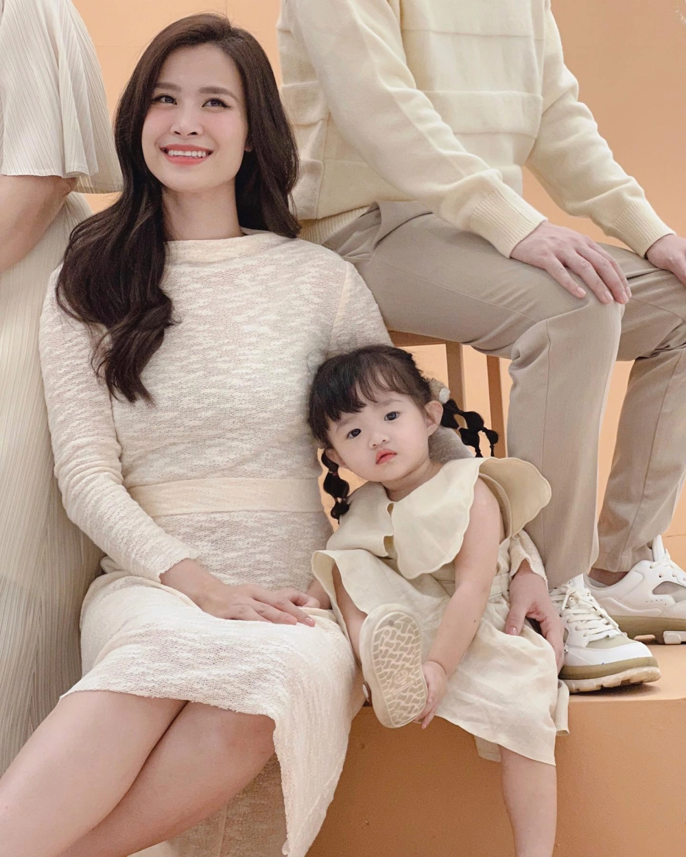 Sắc thái biểu cảm đa dạng như trong Đông Nhi mashup