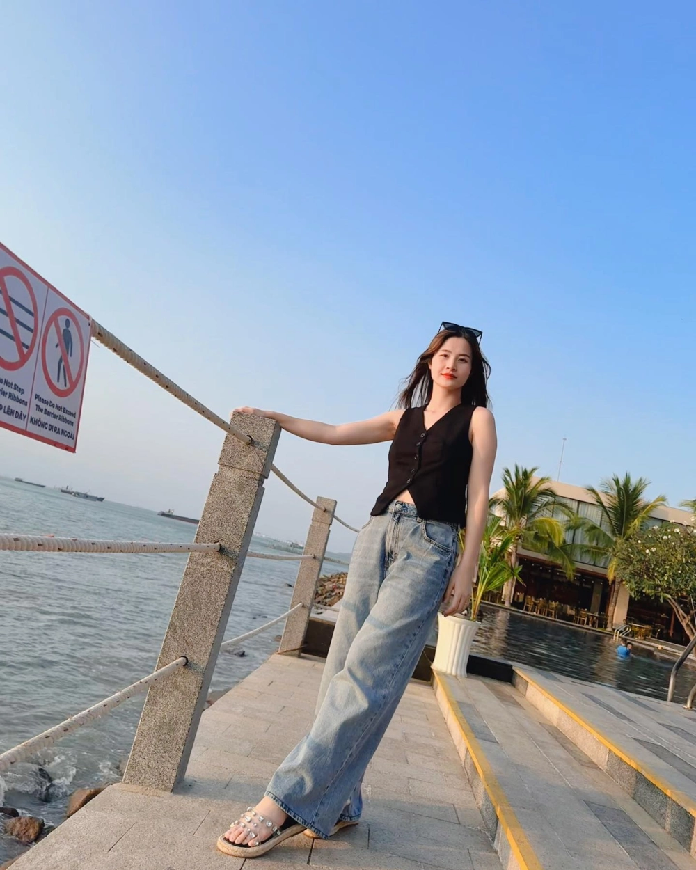 Visual trẻ trung làm ai cũng hỏi Đông Nhi sinh năm bao nhiêu