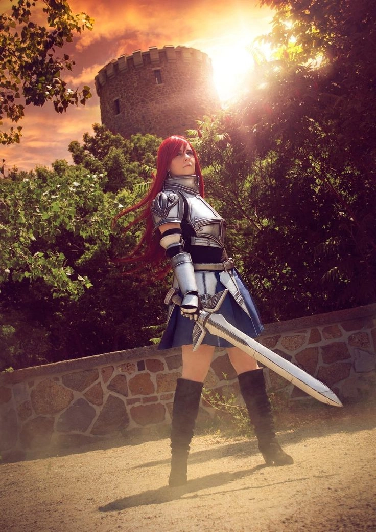Cosplay Erza Fairy Tail tái hiện nhân vật mạnh mẽ bậc nhất hội