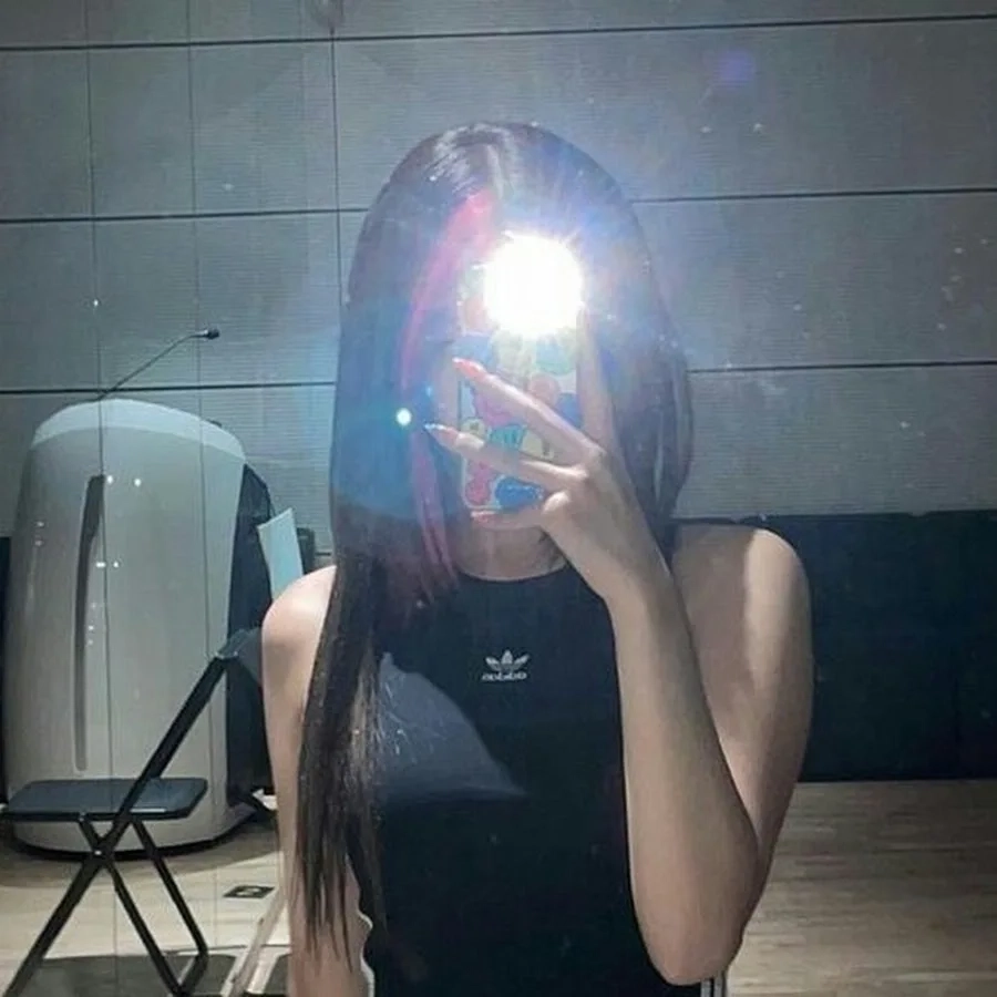 Chọn cá tính với ảnh gái đẹp làm avatar che mặt