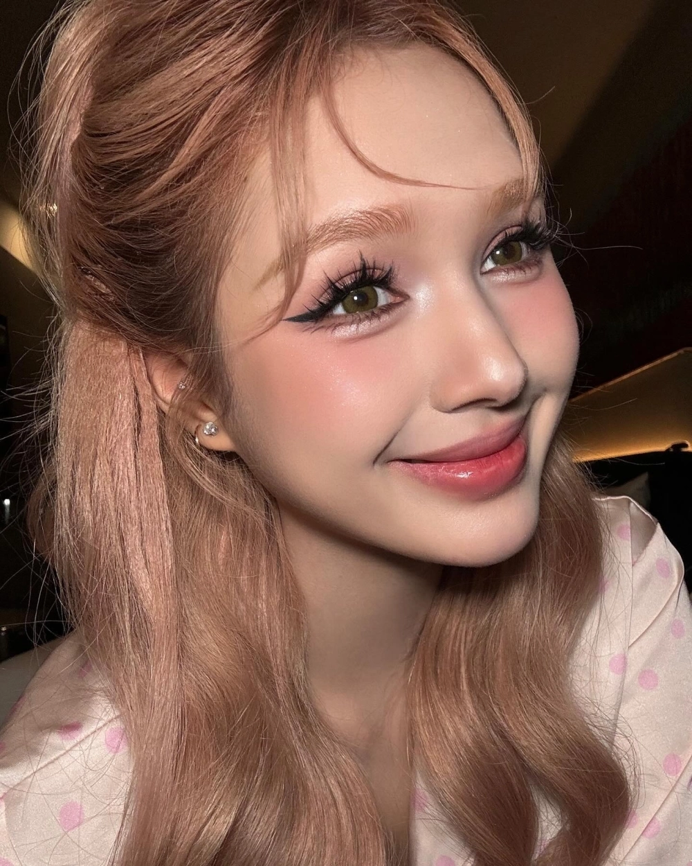 Cuốn hút nhẹ nhàng cùng ảnh gái văn phòng phong cách Hàn Quốc