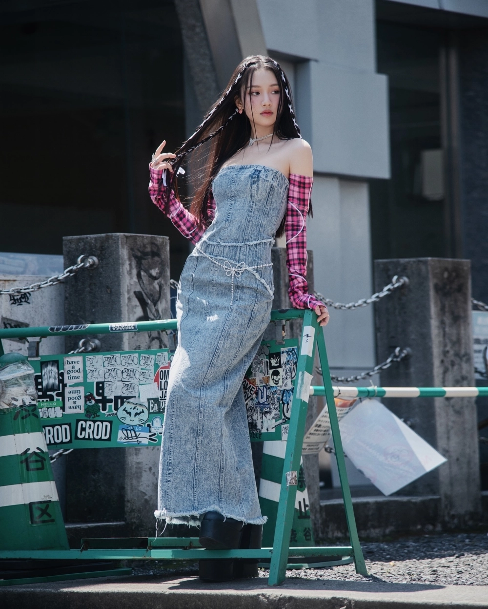 Rạng rỡ ngày làm việc với ảnh nữ nhân viên văn phòng cười tươi