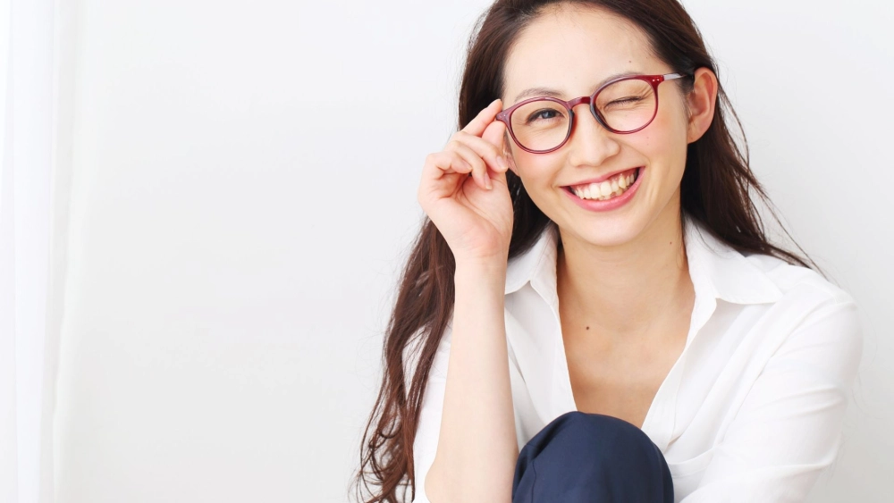 Thả tim ngay với loạt ảnh gái đẹp đeo kính cực cuốn