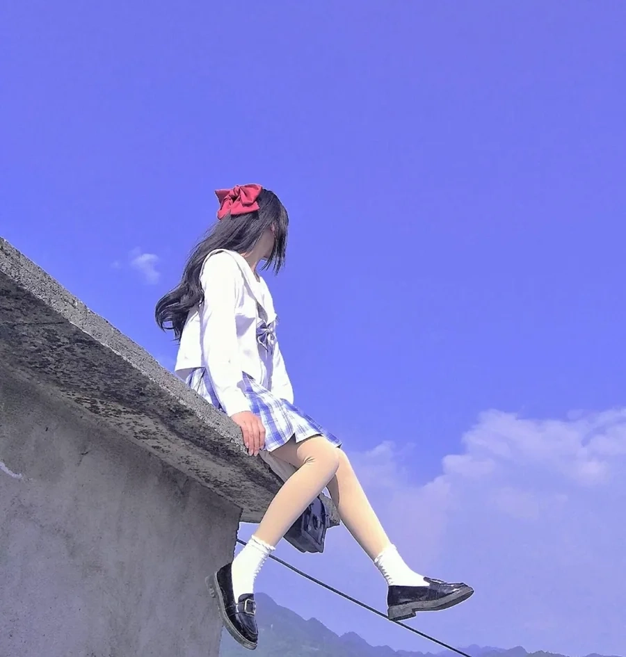 Trẻ trung với ảnh con gái tóc ngắn che mặt