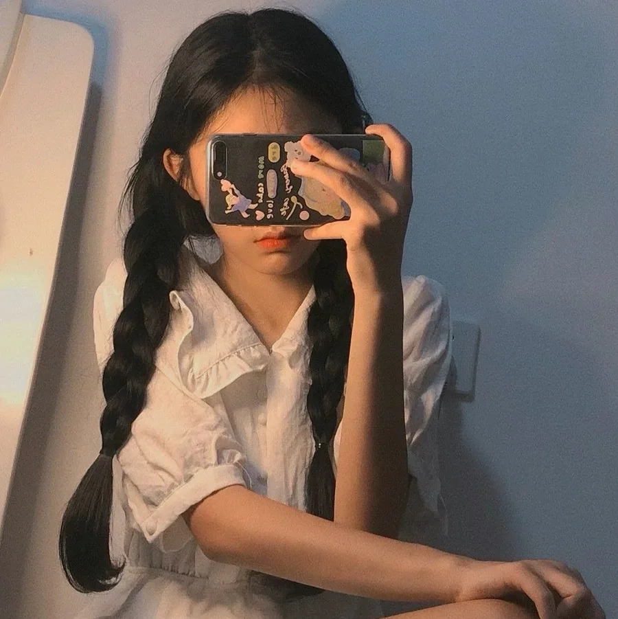 Bé xinh “ẩn mình” với hình ảnh con gái cute che mặt