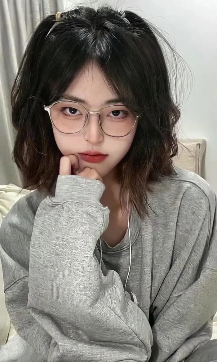 Đáng yêu không lối thoát cùng gái xinh cute tóc ngắn