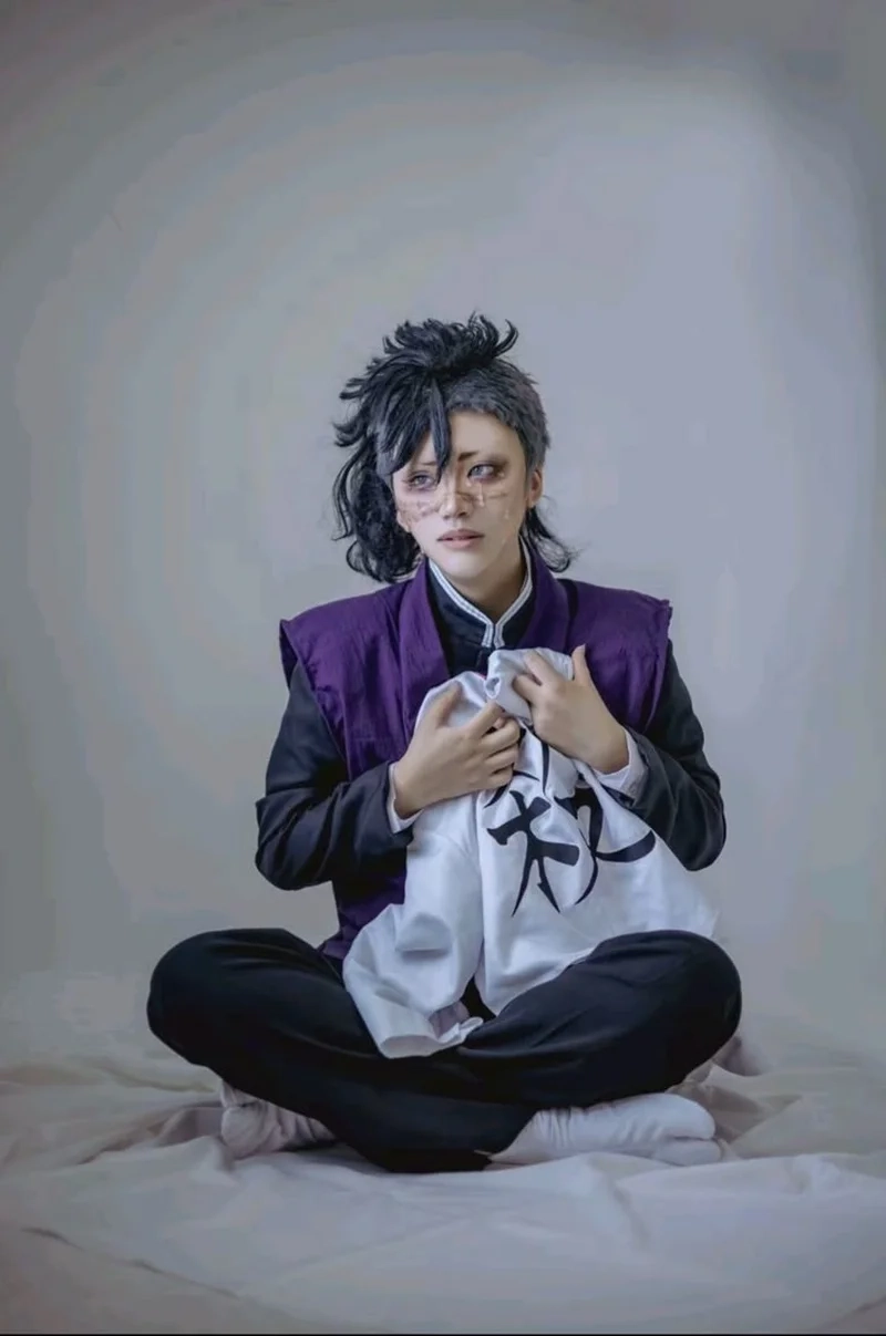 Genya Shinazugawa cosplay đầy khí chất và nổi bật