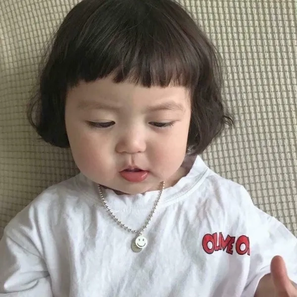 Cài ngay hình ảnh bé gái dễ thương cho điện thoại dễ thương nhất