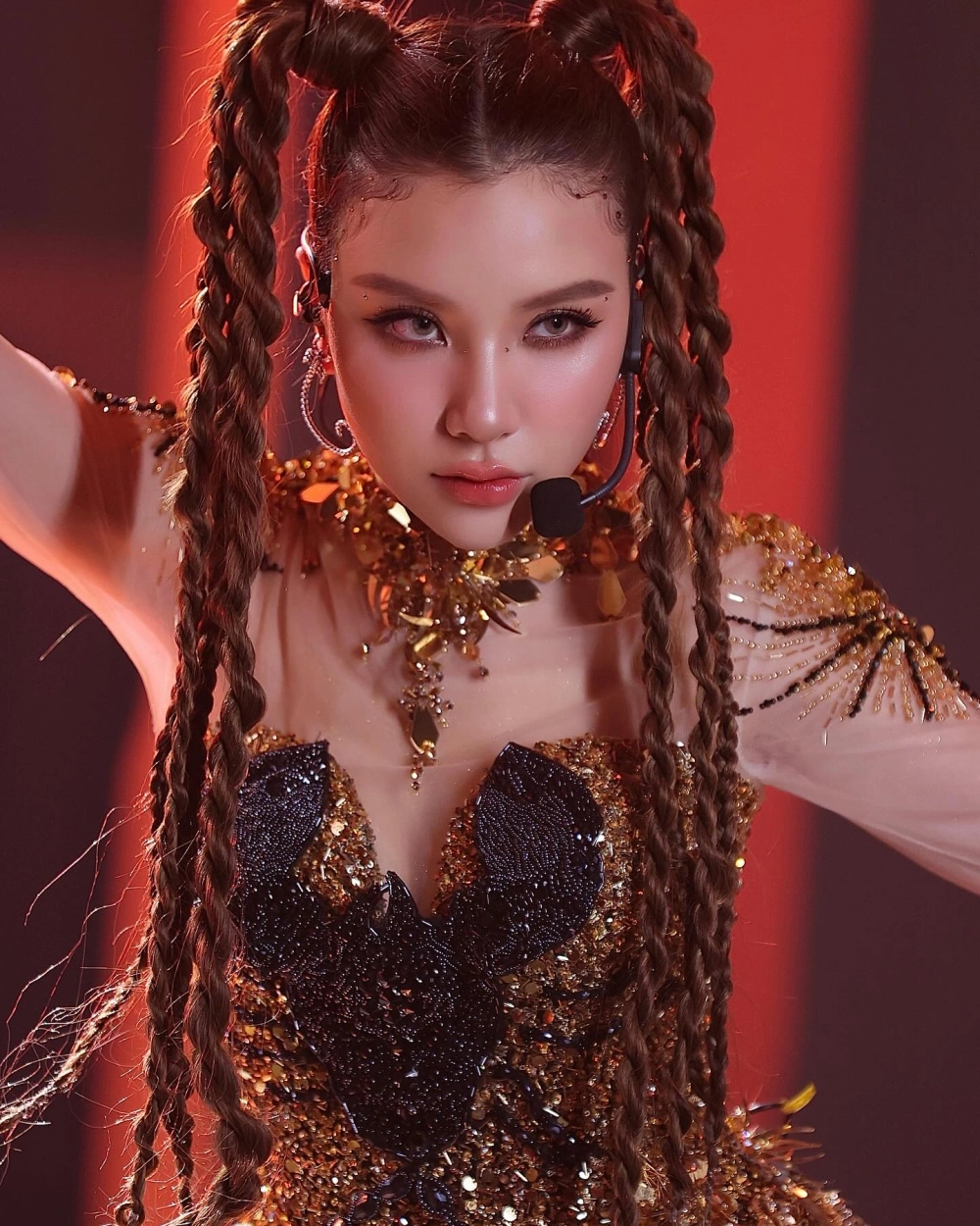 Hình ảnh gợi cảm xúc trong lời bài hát Hạnh Sino Em Mây