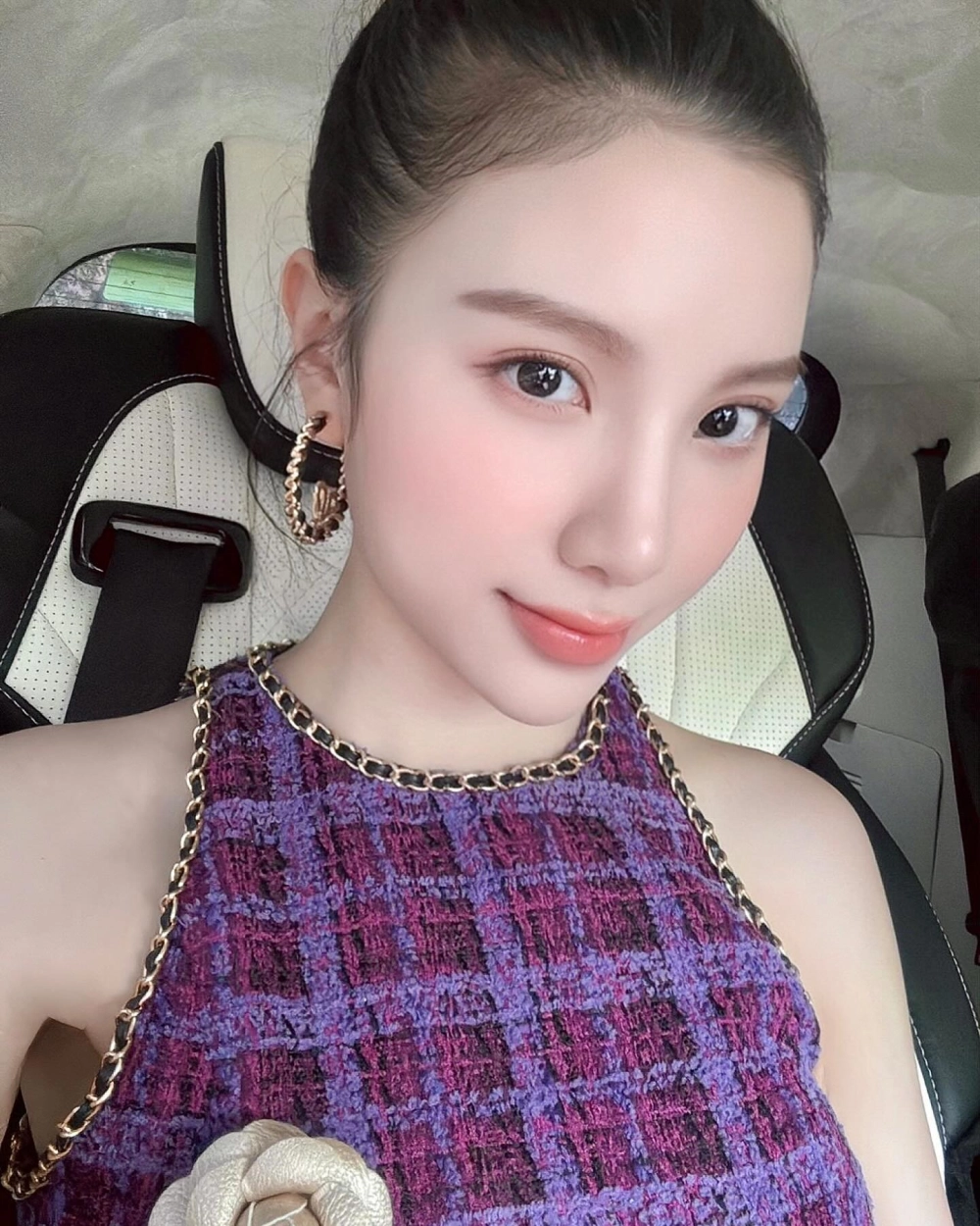 Ảnh tôn dáng chuẩn giúp hỏi Hạnh Sino chiều cao