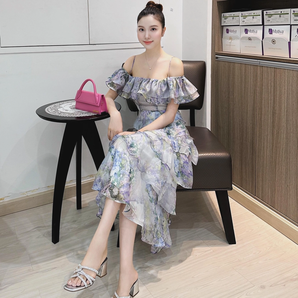 Visual trẻ trung khiến fan đoán Hạnh Sino tuổi