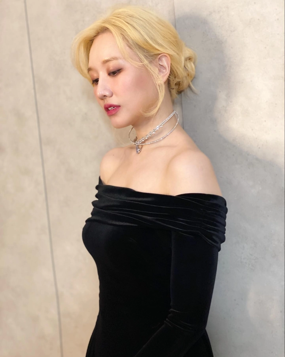 Thêm Avatar con gái đẹp để tăng phần cuốn hút trên mạng xã hội