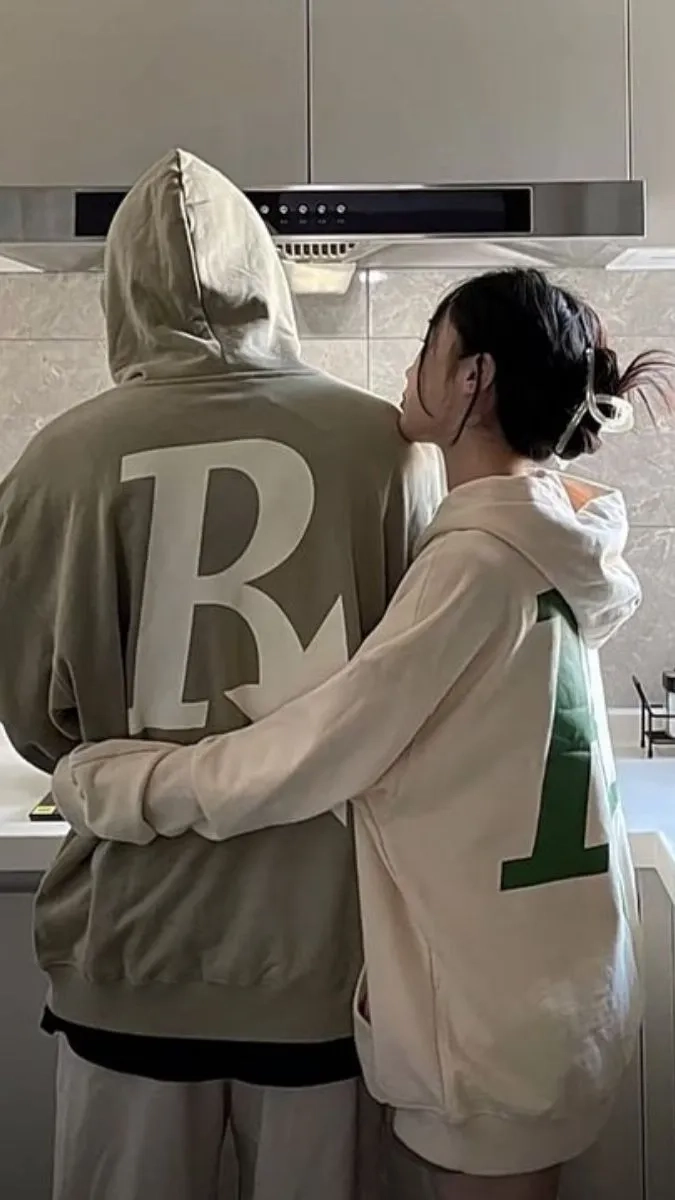 Ngọt ngào với hình ảnh đôi tình nhân hôn nhau