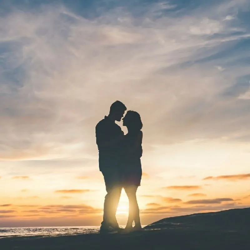 Cùng chia sẻ ảnh cho cặp đôi yêu nhau lãng mạn