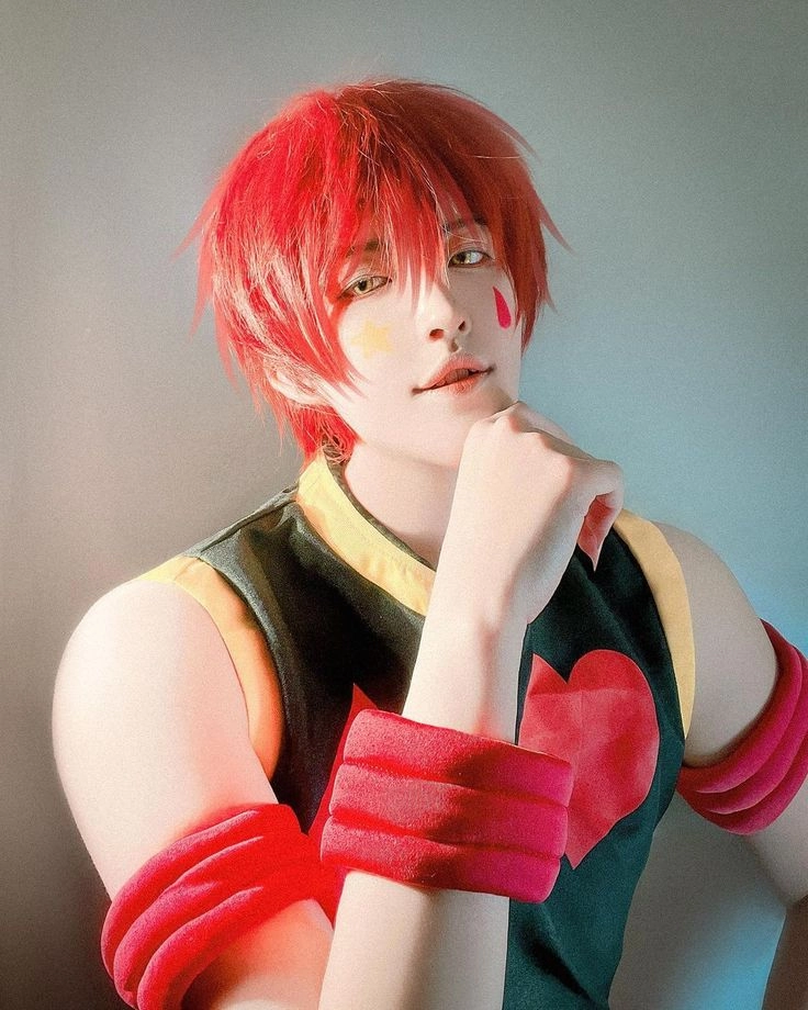 Fem Hisoka cosplay tạo nên hình ảnh nữ tính kỳ dị
