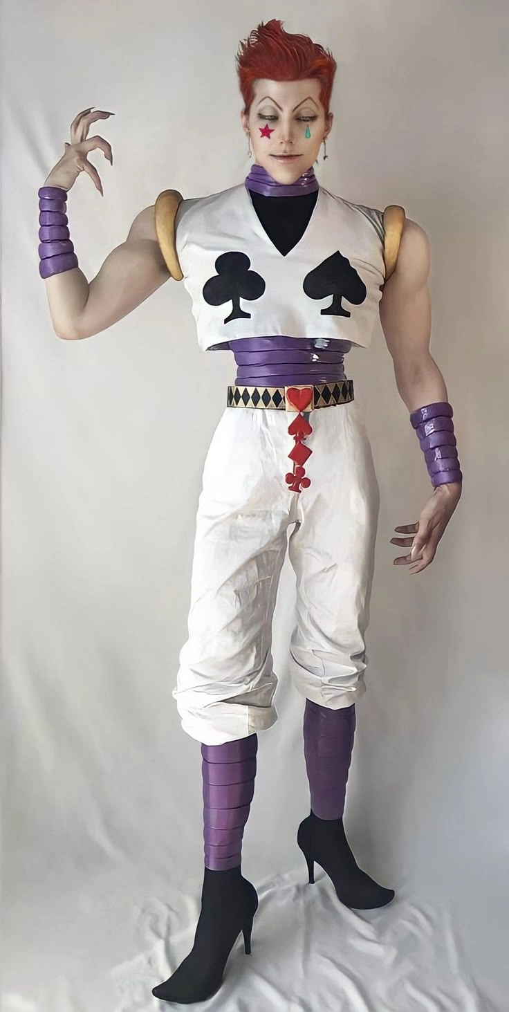 HxH Hisoka cosplay cần kết hợp biểu cảm lạnh và quyến rũ