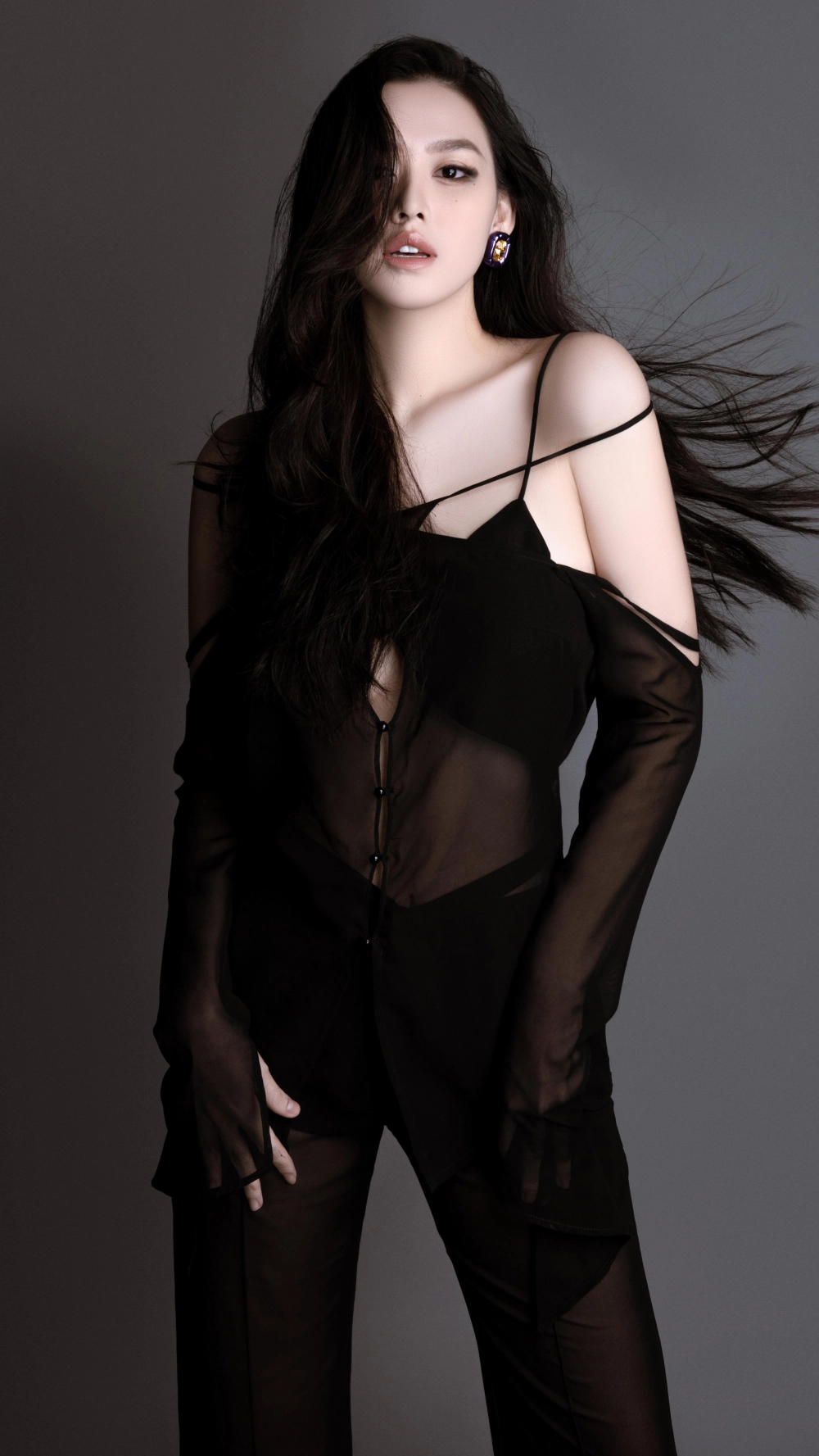 Ảnh cô gái cute đeo kính phong cách học sinh