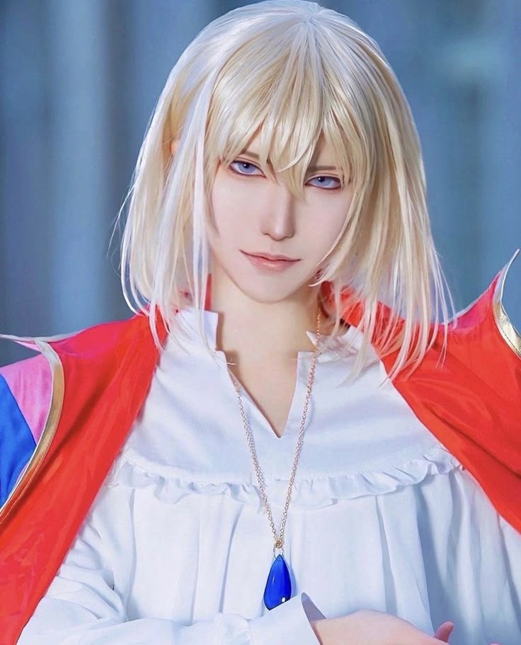 Cosplay Howl luôn nổi bật với áo choàng lộng lẫy