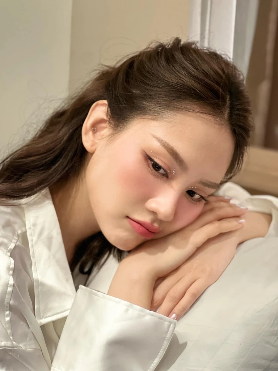 Thần thái kiêu sa trong Huỳnh Nguyễn Mai Phương evening gown