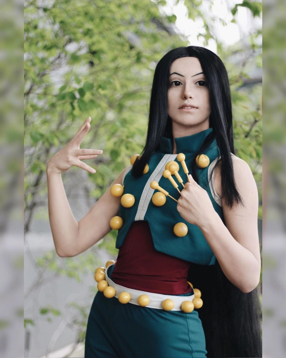 Hunter X Hunter Illumi Cosplay với trang phục tối màu