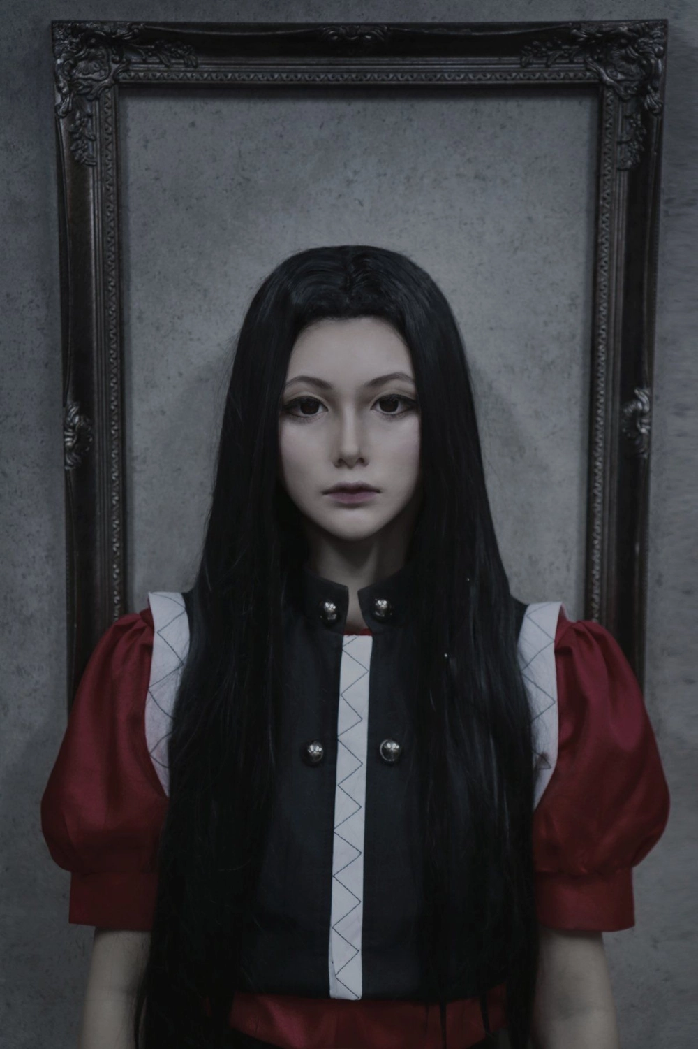 Illumi Cosplay tái hiện ánh nhìn ám ảnh rợn người