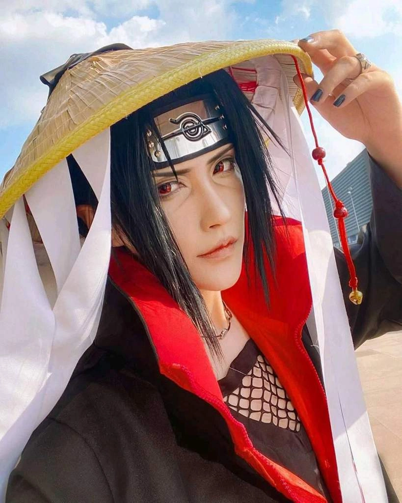 Bộ ảnh cosplay Itachi Uchiha đầy ấn tượng với ánh mắt sắc lạnh