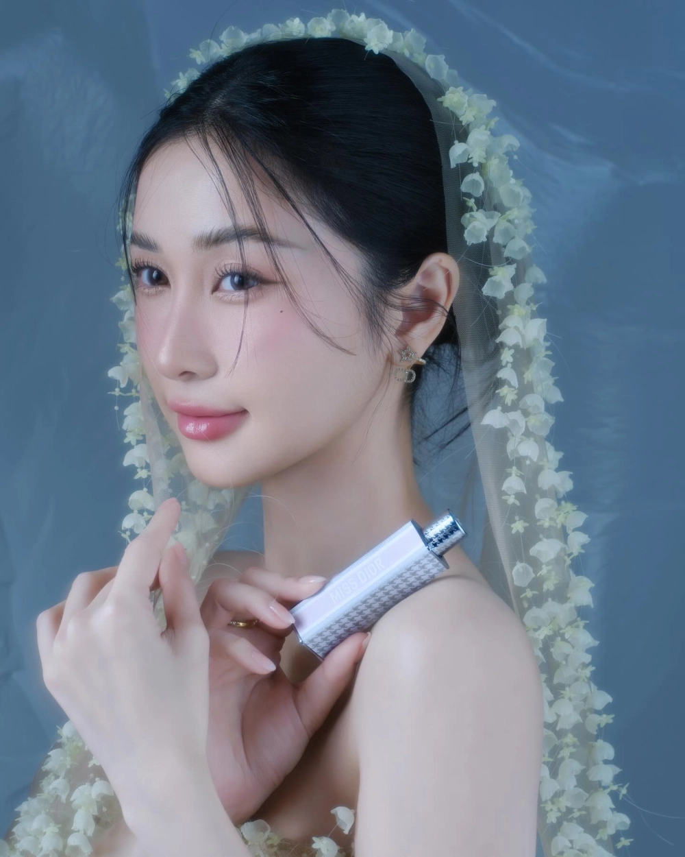 Visual nữ sinh trong Jun Vũ tháng năm rực rỡ