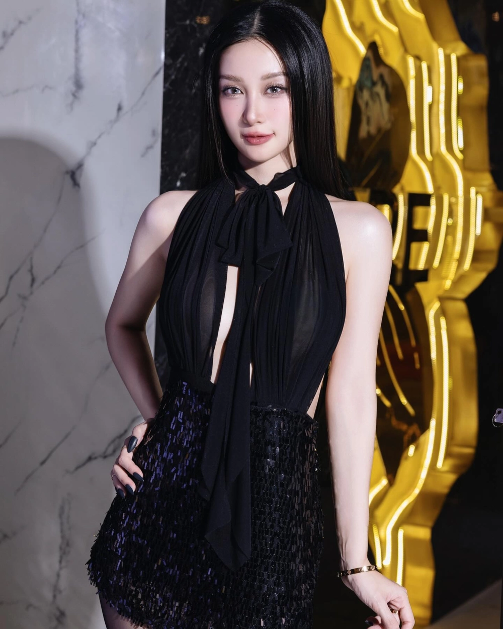 Hình thể cân đối và quyến rũ của Jun Vũ body