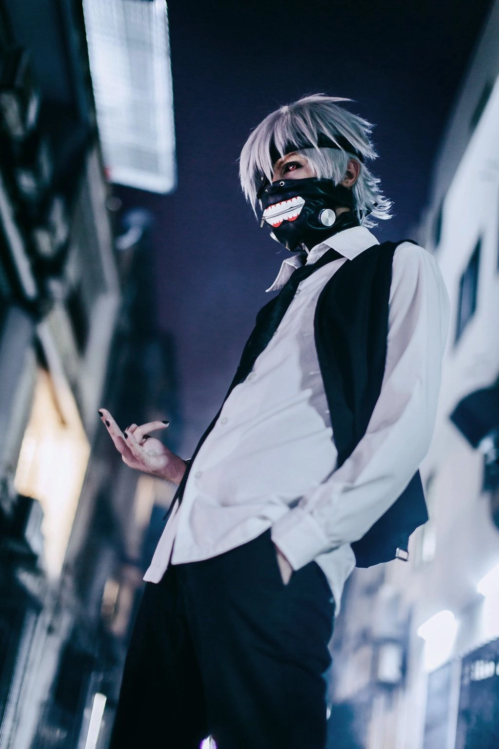 Kaneki Ken cosplay thể hiện chất u tối cuốn hút đặc trưng