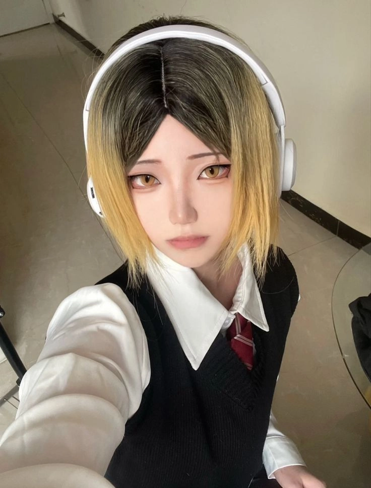 Cosplay Kenma Kozume khiến fan đứng ngồi không yên