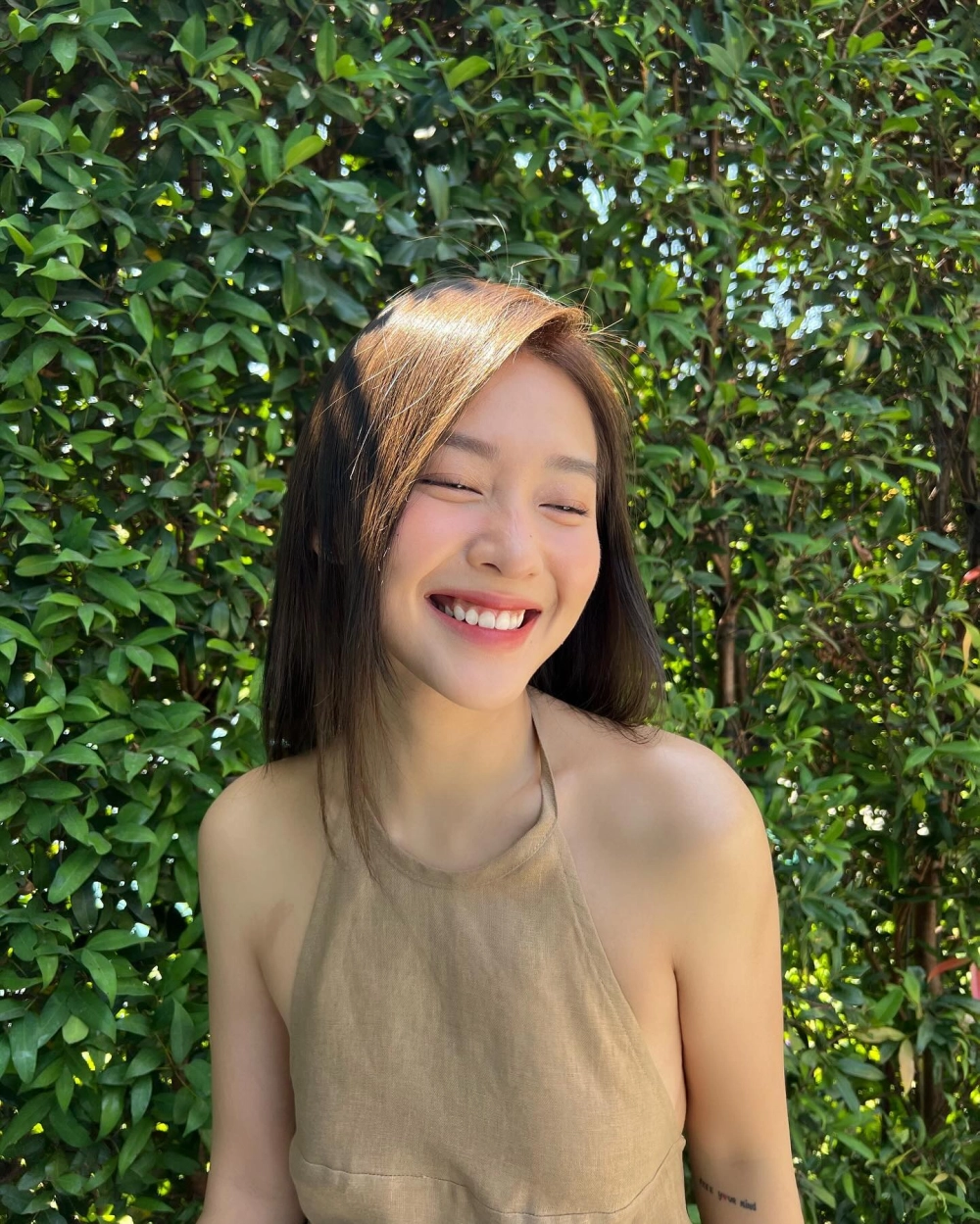 Thần thái thư thái trong buổi tập Khả Ngân yoga