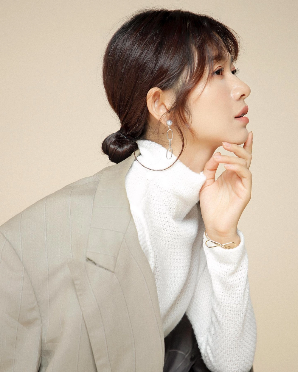 Thần thái duyên dáng và mộc mạc của diễn viên Kiều Oanh