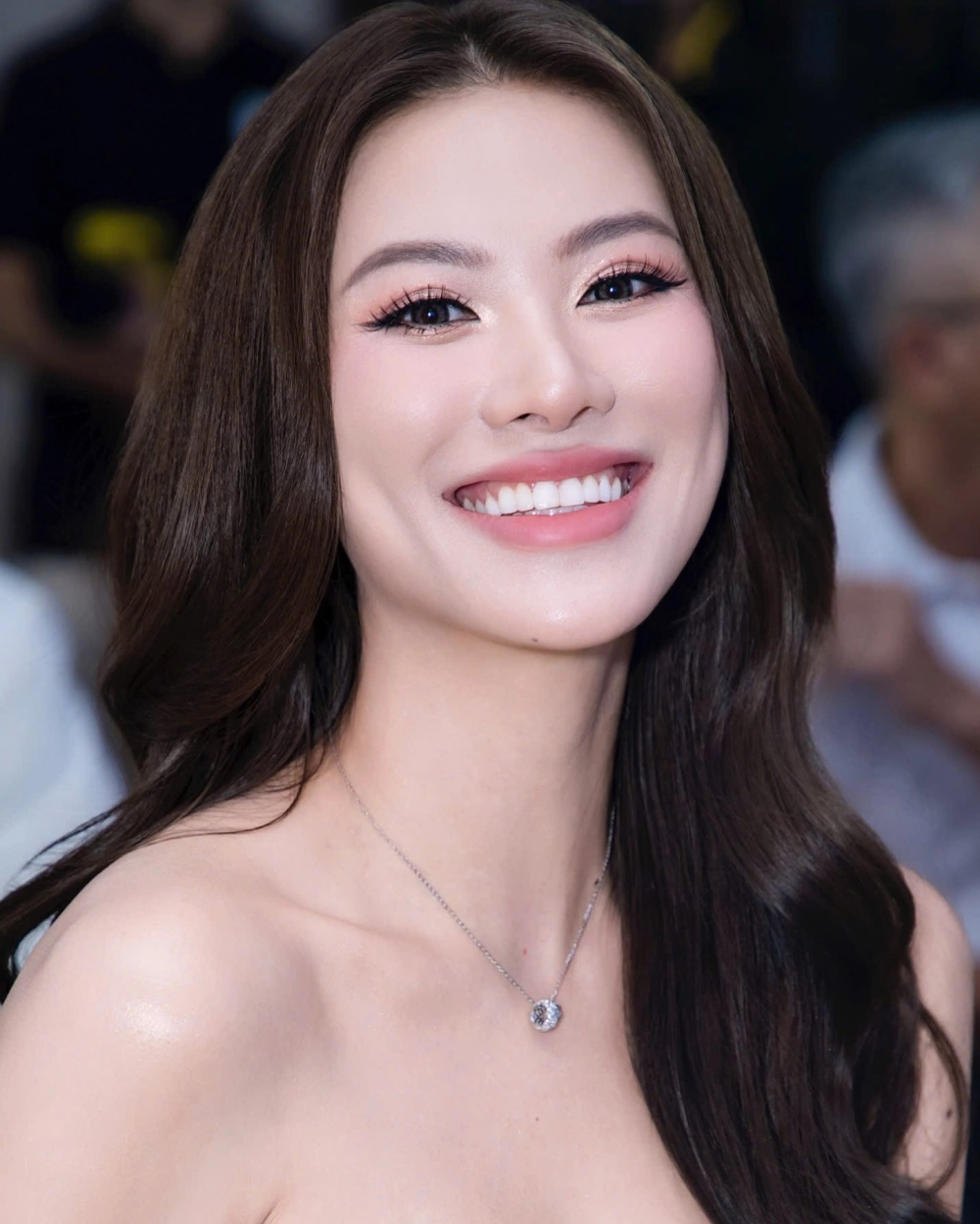 Visual gái đẹp hot gây bão mạng