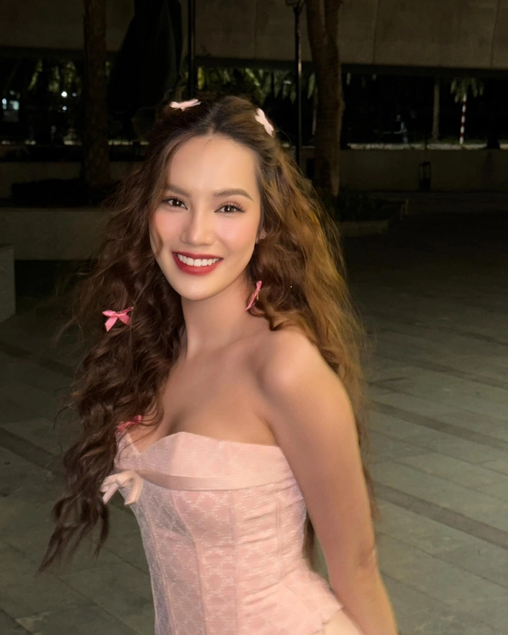 Ngắm ảnh gái xinh cười răng khểnh khiến ai cũng xao lòng