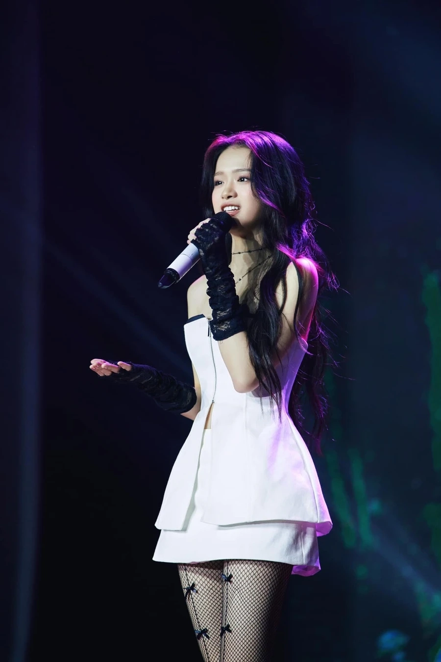 Visual nổi bật và viral giúp Linh Ka hot