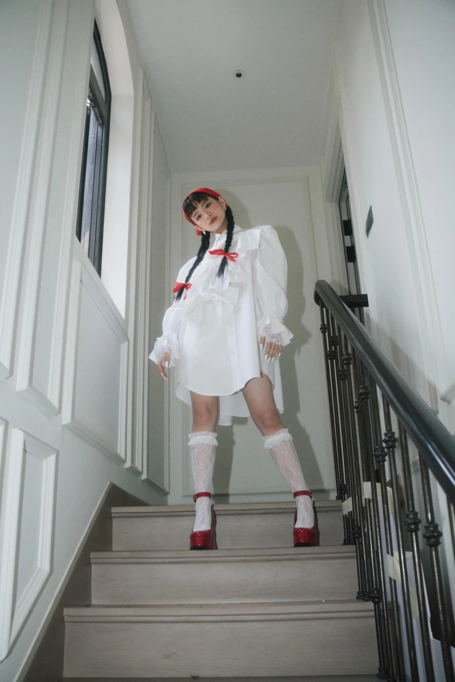 Phong cách truyền thống nhẹ nhàng với Linh Ka áo yếm