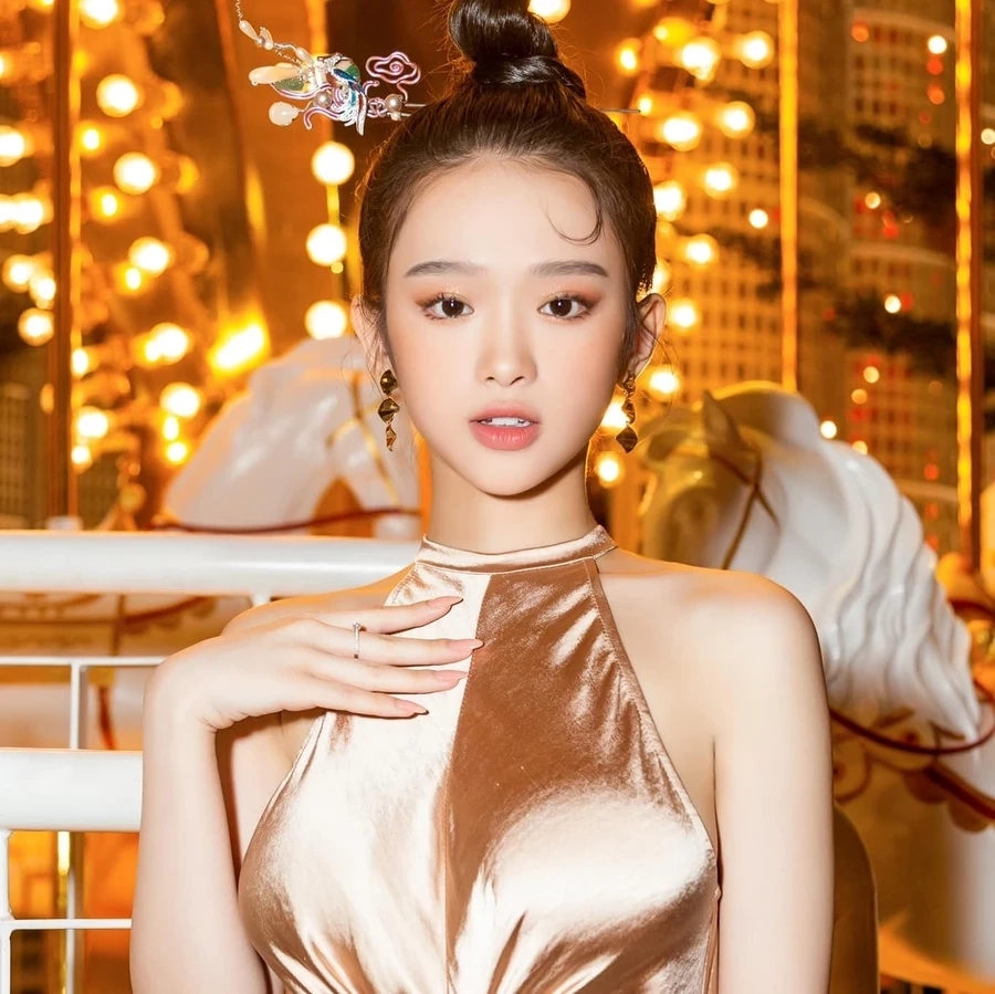 Tấm ảnh selfie thần thái trên Linh Ka Instagram