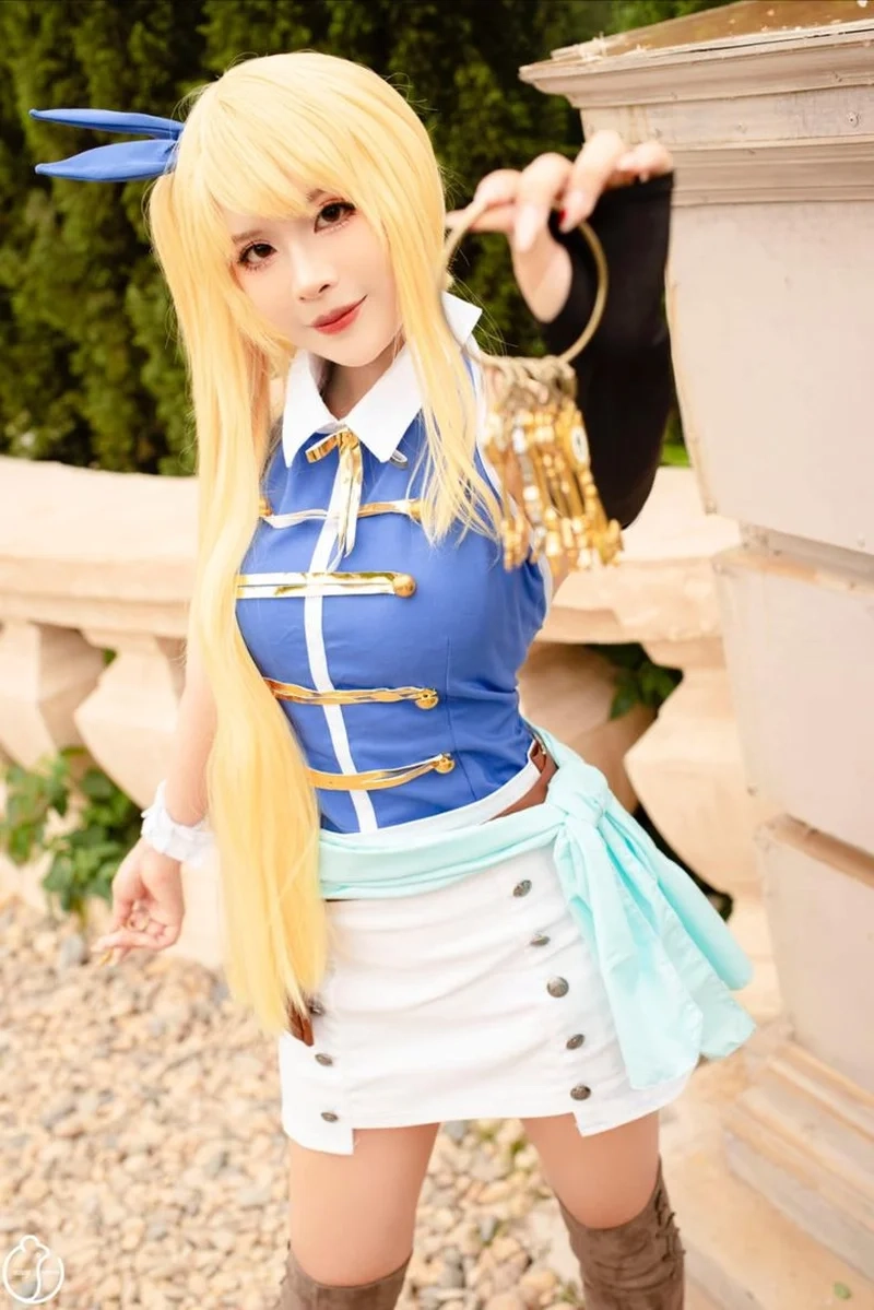 Lucy Heartfilia cosplay costume thiết kế chuẩn từng chi tiết trang phục