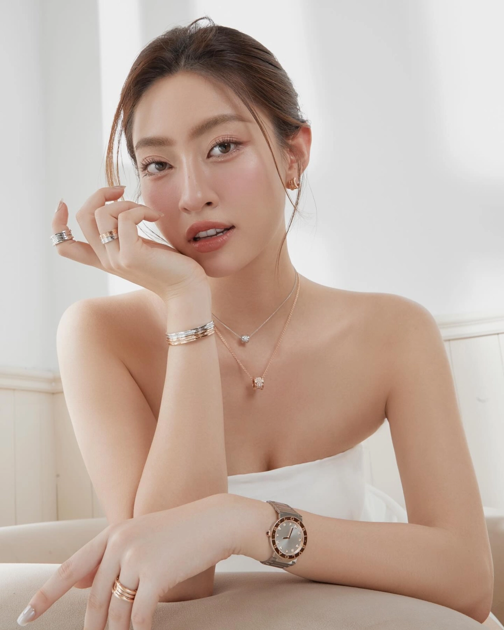 Say đắm trước vẻ đẹp gái xinh cười duyên ngọt ngào