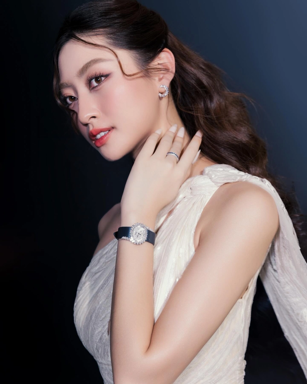 Ngắm nhìn gai xinh rang khenh với nụ cười dễ thương khó cưỡng