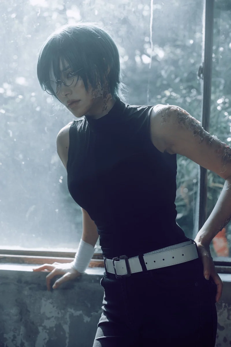 Cosplay Maki tái hiện phong thái chiến binh mạnh mẽ