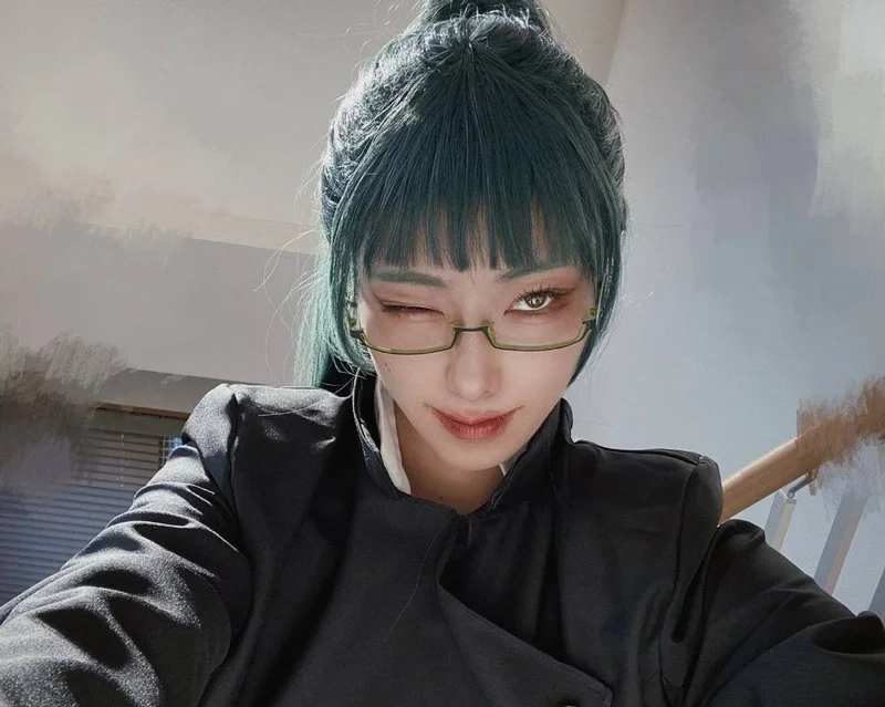 Maki cosplay với thần thái sắc lạnh khó cưỡng