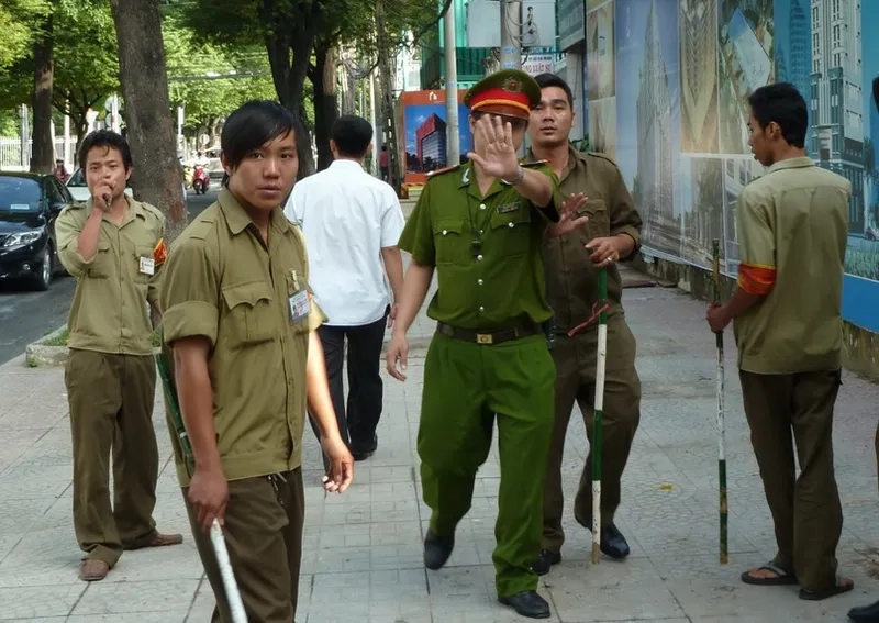 Hãy theo dõi hành trình của meme chú công an vui nhộn nhất