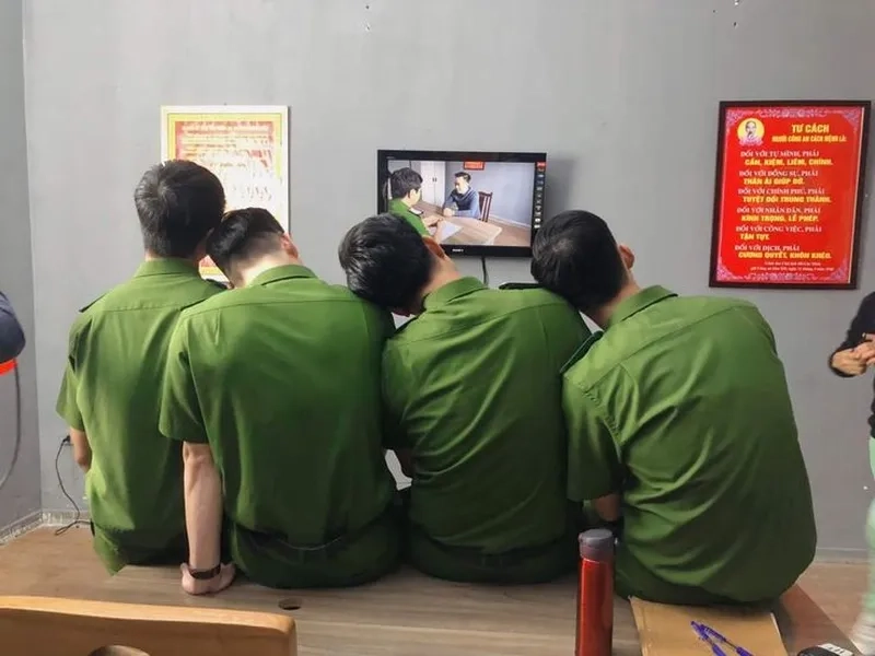 Hình ảnh đáng nhớ từ công an hình sự meme được lan truyền rộng rãi