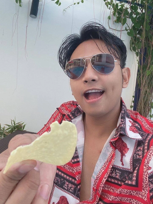 Gương mặt thèm ăn cực độ trong meme há miệng đút ăn