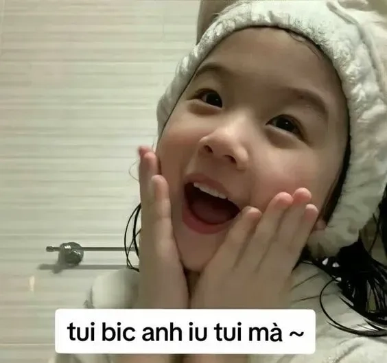 Không ai ngại đáng yêu như meme em bé ngại