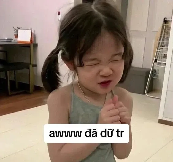 Biểu cảm chất lượng từ meme em bé ngại ngùng