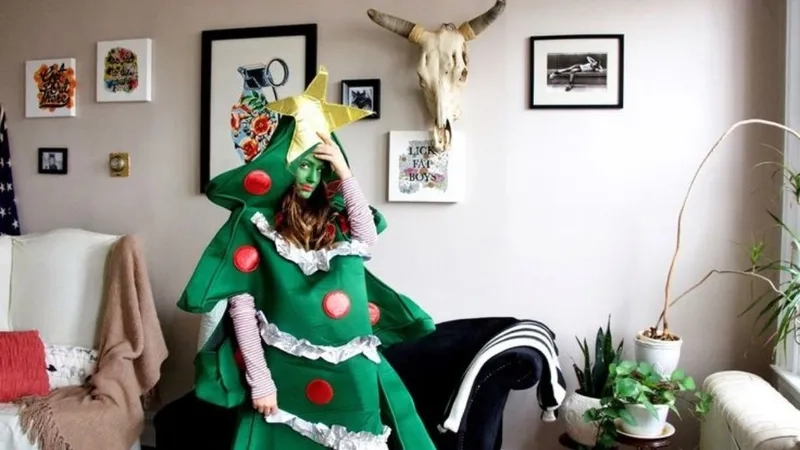 Khuôn mặt vô hồn khiến bạn bật cười trong ảnh noel vô tri meme