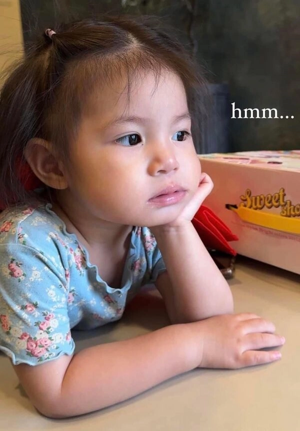 Dễ thương vô đối với ảnh meme bé pam đáng yêu