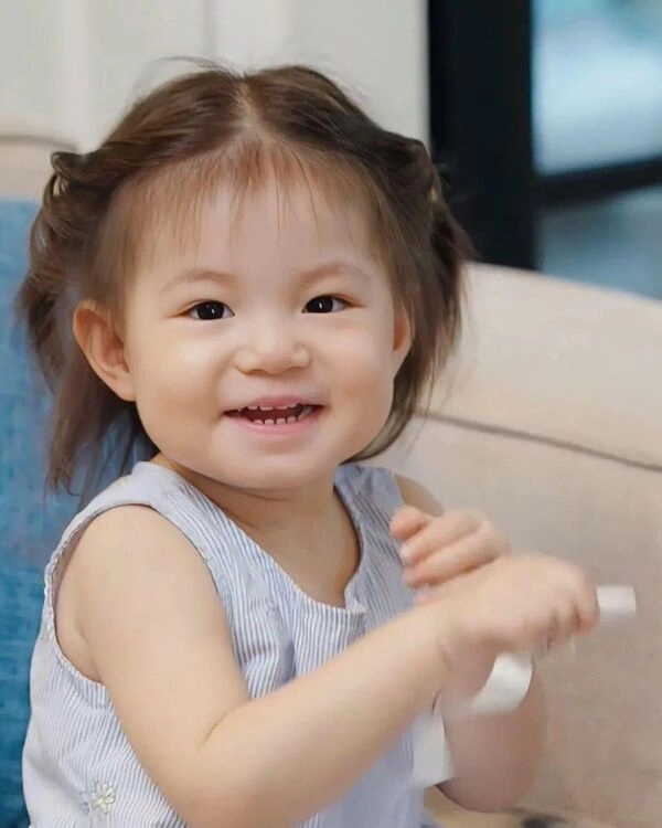 Xem ngay những khoảnh khắc vui vẻ với meme pam cười